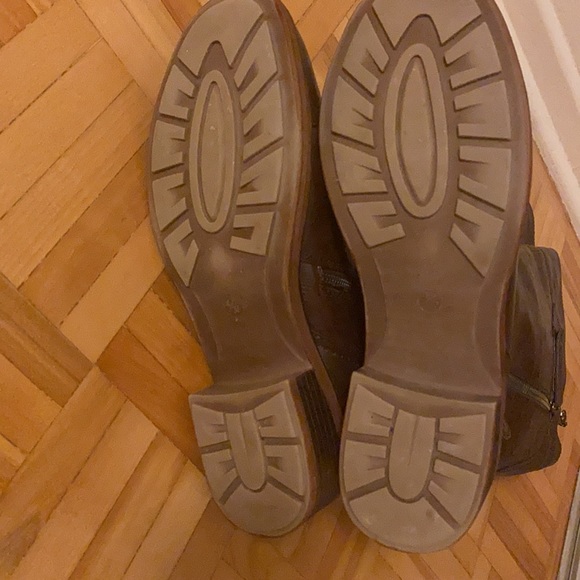 Brown boots - Picture 5 of 6